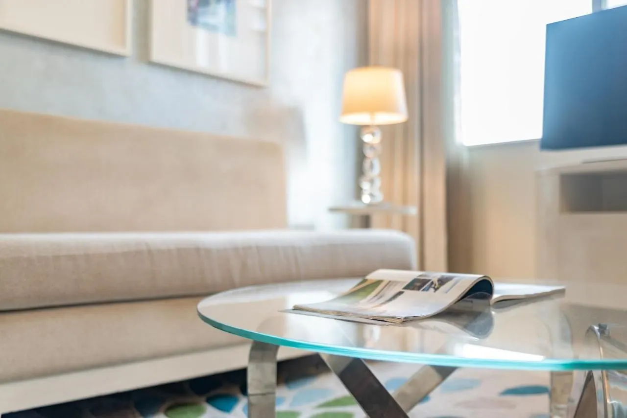 Baytik - Amazing 1 Bedroom Apartment Damac Mall Street, Downtown Dubai